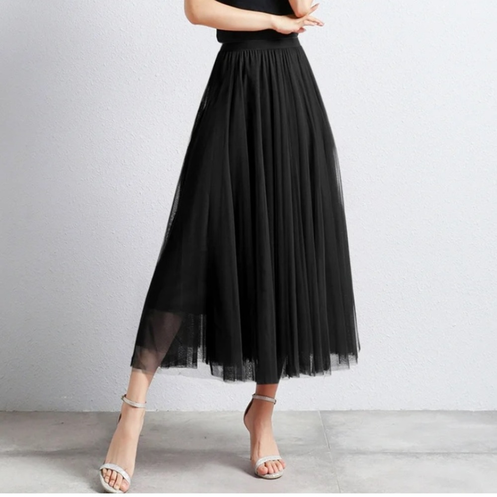 Elegant Black MeshTulle Elastic Waist  Layered Skirt NWOT